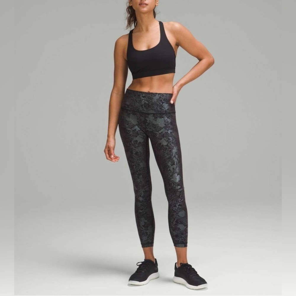 Lululemon Wunder Under High-Rise Tight 25" *Shine
Logo Flourish Iridescent Foil